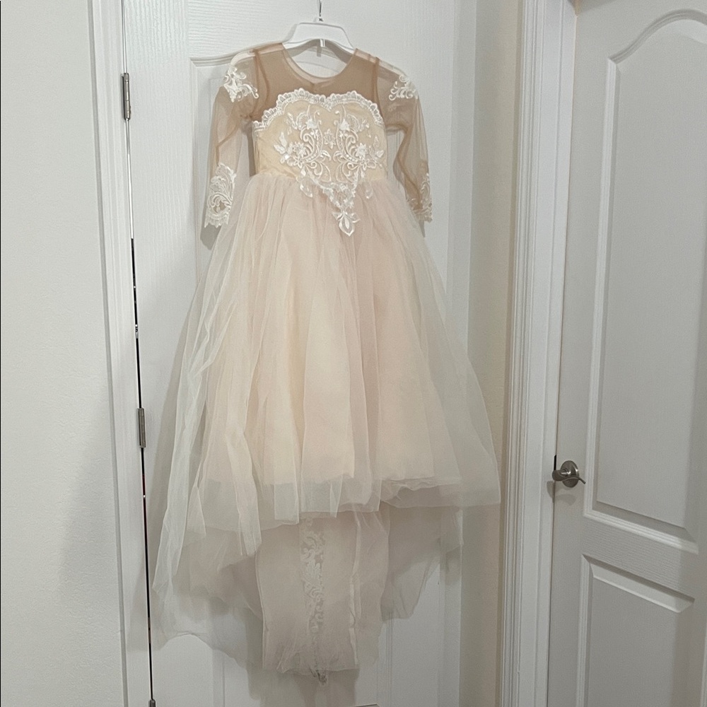 Elegant Cream Lace Dress